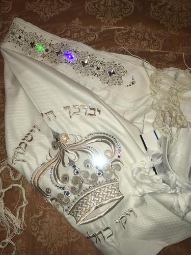 טלית מפוארת עם כתר ועטרה משובץ אבנים דגם 780