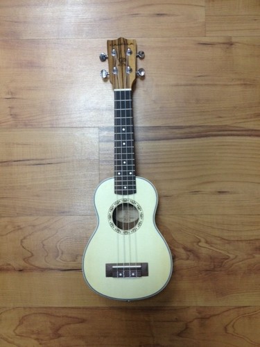 יוקללה סופרן CAMILLA UK-21SZ Solid Spruce top Zebrawood back & side