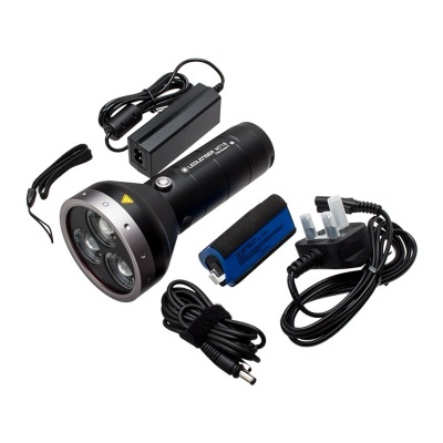 פנס יד נטען 4500 לומינס לד לנסר נטען Led Lenser P18R SIGNATURE
