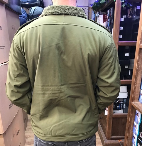 מעיל סופטשל זית צבאי עם כותפות אטום למים ורוח עם פרווה פנימית RUN BE או BOX IT