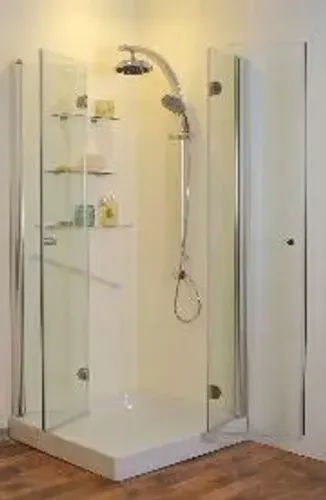מקלחון פינתי דגם אומגה מותקן בפינת חדר רחצה, זכוכית מחוסמת וצירים כרום, פתיחה 180 מעלות.
