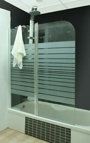 אמבטיון ליברה 2 מבית שטרן עם חזית סגירה חלקית וקיר קבוע, זכוכית 6 מ