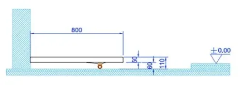 אגנית מלבנית MTI-213 מותקנת על רצפת חדר אמבטיה בגוון לבן, משתלבת בעיצוב מודרני.