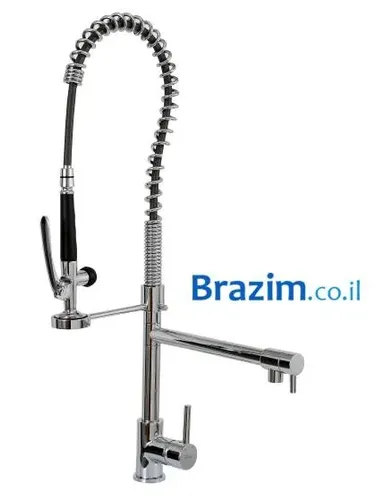 ברז נשלף קפיץ תעשייתי למטבח מבית ורד Vered עם מזלף ופיה נפרדת בגימור כרום.