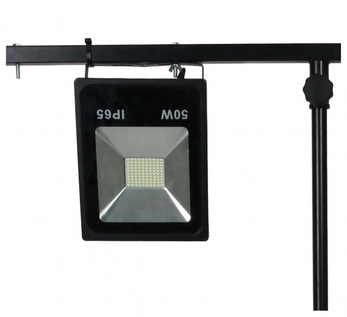 השכרת 2 פרוז'קטורים לד 50W + סטנד תאורה