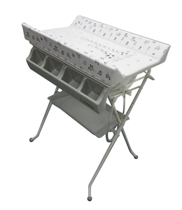 אמבטיה קשיחה מתקפלת עם משטח החתלה - ג