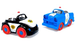 זוג כלי תחבורה ממתכת ופלסטיק - מכוניות משטרה