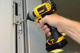 מברגת אימפקט 10.8V DCF815D2 כולל 2 סוללות 2AH דיוולט