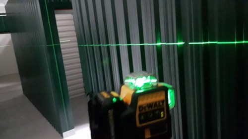 פלס לייזר ירוק 10.8V שלוש קרניים DCE089D1G תוצרת DEWALT
