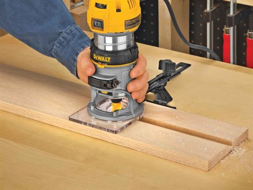 טרימר חשמלי 900W D26200 תוצרת DEWALT