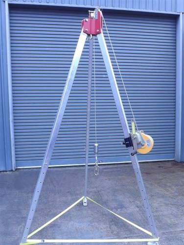 כננת מכנית לחילוץ מחלל מוקף- RW020 Rescue Winch