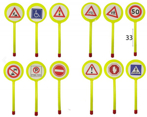 סט 12 תמרורי פלסטיק להמחשת נושא זהירות בדרכים לילדים