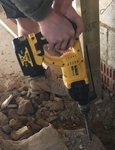 פטישון מקצועי ללא פחמים 18V דגם DCH133N גוף בלבד