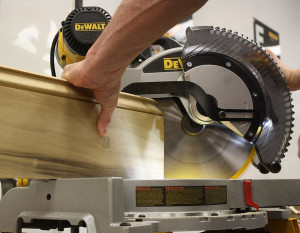 מסור גרונג "DEWALT DWS780 12 פנדל
