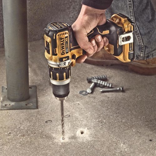 מברגת/מקדחה רוטטת ללא פחמים DCD796D2 תוצרת DEWALT