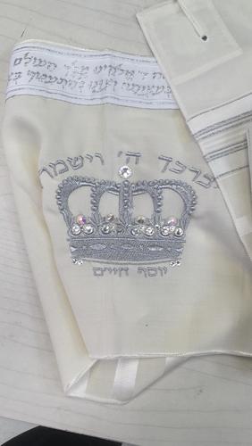 טלית לילד גיל 3 צמר עם כתר משובץ דגם 00488