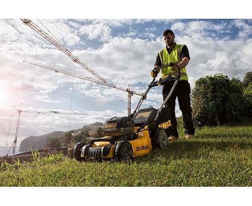 מכסחת דשא 2X18V דגם DCMW564P2 כולל 2 סוללות 5AH תוצרת DEWALT