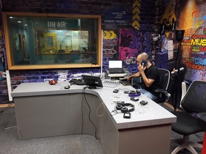 רדיו קול אחר – אוניברסיטת אריאל שידרוג לדיגיטאל AEQ
