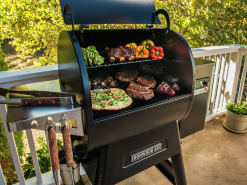 מעשנת Ironwood 650 וגריל Traeger 