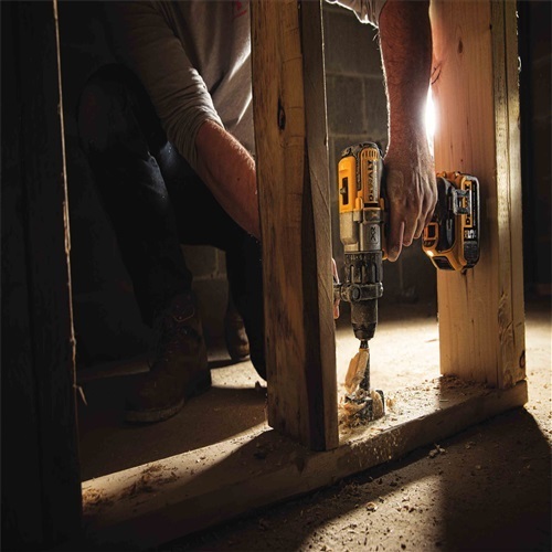 מברגה/מקדחה רוטטת דגם DCD996P2 DeWALT
