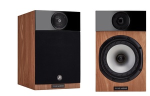 זוג רמקולים מדפיים מבית FYNE AUDIO דגם F300