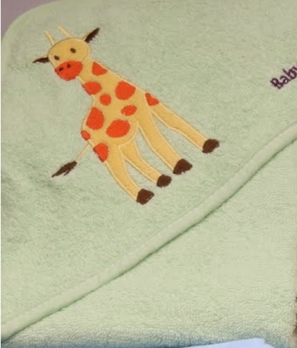 מגבת עם קפוצ'ון רקומה - ג'ירף (מגוון צבעים)