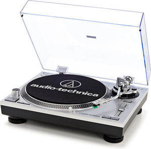 פטיפון מבית Audio-Technica דגם AT-LP120XUSB