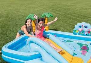 בריכת משחקים פעילות בג
