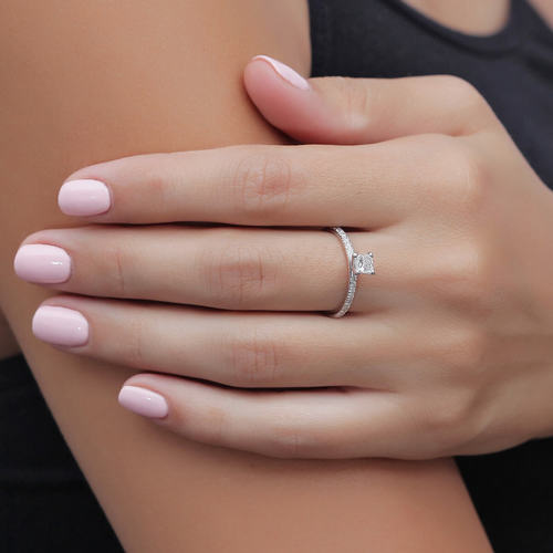 טבעת אירוסין יהלום פרינסס 0.68ct מזהב 14K