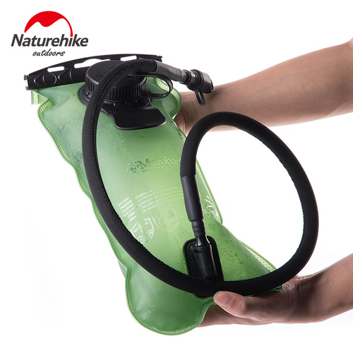 שלוקר שקית שתיה עם צינורית  3 ליטר NATUREHIKE BPA FREE