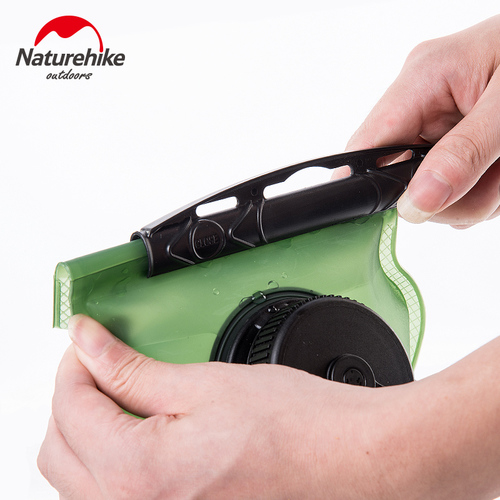 שלוקר שקית שתיה עם צינורית  3 ליטר NATUREHIKE BPA FREE