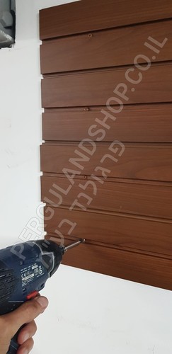 חיפוי אלומיניום דמוי עץ חם ויוקרתי לחוץ או לפנים הבית - עוד מדגם רשום של פרגולנד ! דגם פסים של 4.5 ס