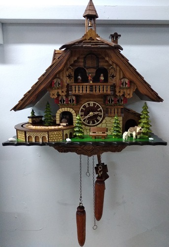 שעון קוקייה עם רכבת נוסעת