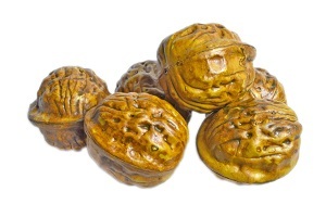 אגוזים צבע טבעי 12 יחידות