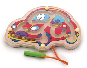 מבוך מגנטי מעץ עם כדורים צבעוניים - מכונית