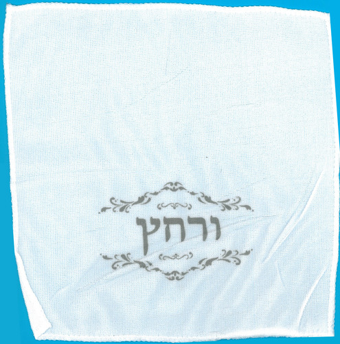 מגבת ורחץ לבנה עם הדפס