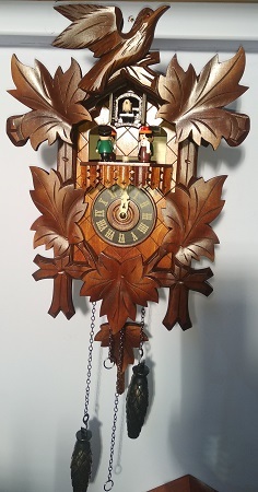 שעון קוקייה עם רקדניות