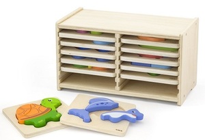 12 פאזלים מעץ לפעוטות במתקן אחסון