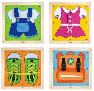 ארבע לוחות פעילות לשיפור המיומנויות המונטסוריות - חולצה, שמלה, נעליים ותיק