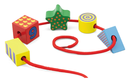 מגש חרוזים צבעוניים מעץ בצורות שונות להשחלה על שרוכים