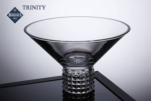 קערת הגשה על רגל קריסטל בוהמיה TRINITY