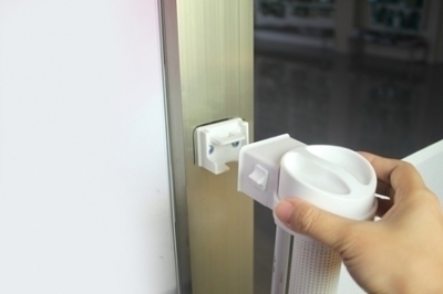 שער בטיחות גלילה עם חיבור מהיר לפתחים עד 122 ס