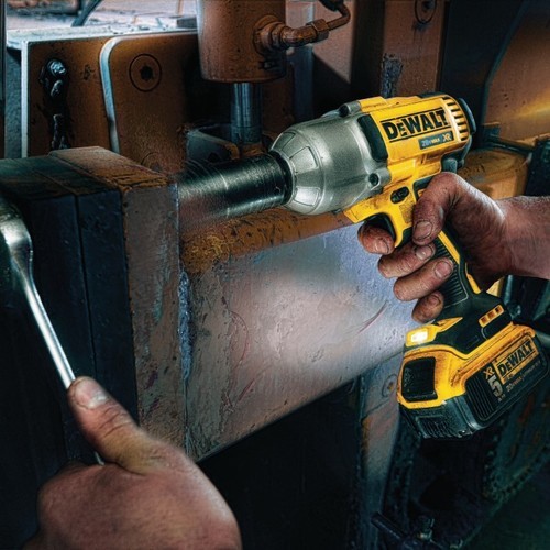 מפתח רטיטה נטען 20V כולל סוללות 4AH דגם DCF899M2 DeWALT