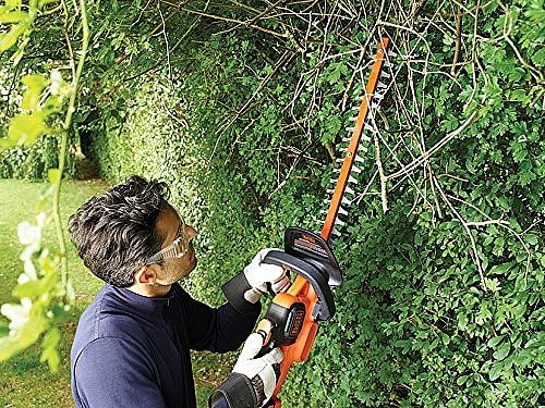 גוזם גדר חיה נטען BLACK&DECKER GTC18502PC