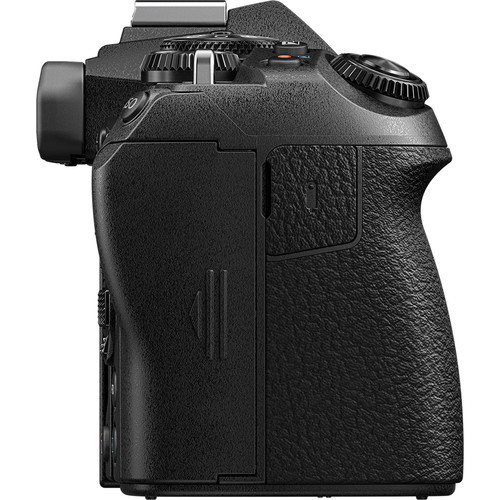 גוף בלבד מצלמת מירורלס Olympus OM-D E-M1 Mark III