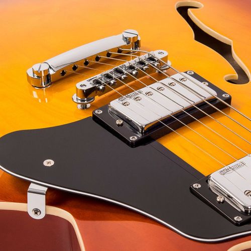 זוית נוספת Vintage VSA500 ReIssued Semi Acoustic Guitar ~ Honeyburst