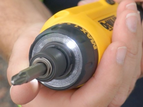 מברגת ג'יירו 7.2V DEWALT דגם DCF680G2