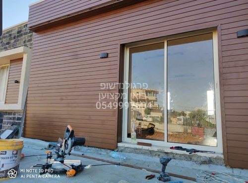 חיפוי אלומיניום דגם SMART דמוי עץ לחוץ ופנים הבית במראה חם ויוקרתי המדגים פסים של 7 ס