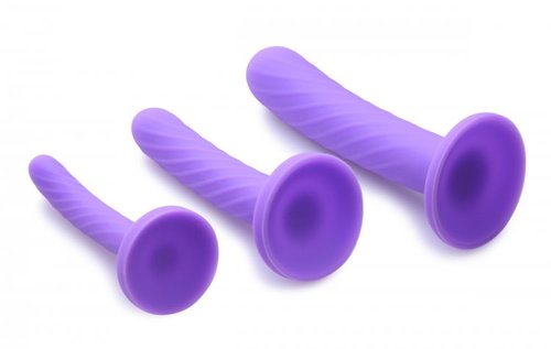 סט 3 דילדו לסטרפ און בגדלים שונים  XR Brands - Tri-Play 3 Piece Silicone Dildo Set