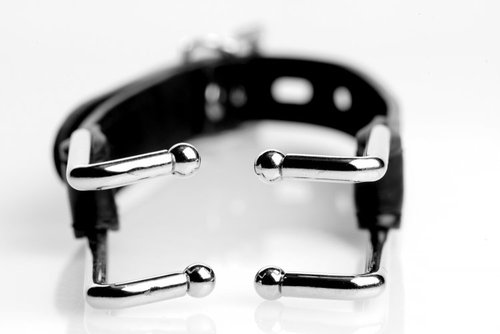 מפסק פה מפסק עם פתח לחדירה מקצועי מבית XR Brands - Claw Hook Mouth Spreader